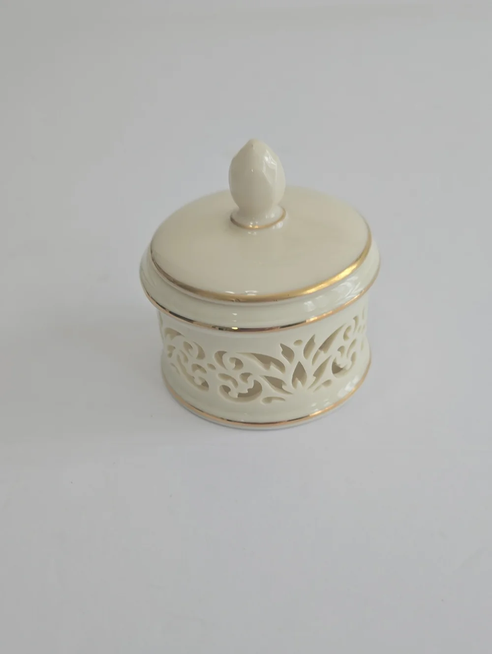 Lenox Pierced China Votive Tea Light Candle Holder With Lid Gold Trim Off White